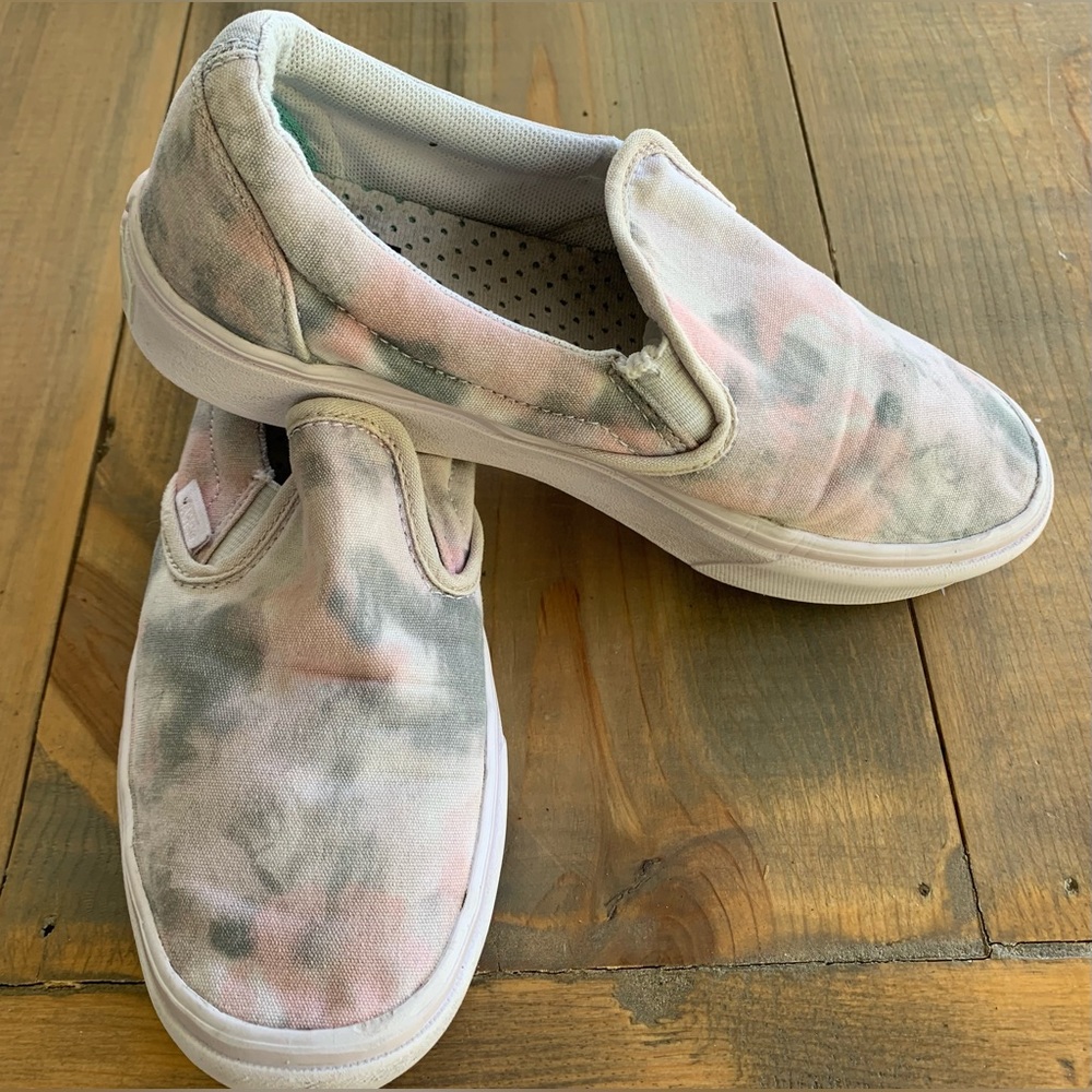 Junior 4, fits Women 5.5 (Vans) Asher V Slip-On Comfycush Tie Dye Shoes